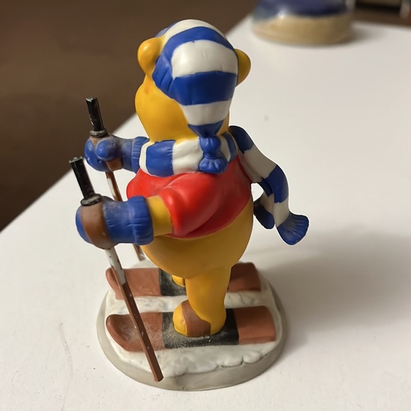 Skiing Winnie The Pooh figurine! - Picture 3 of 6